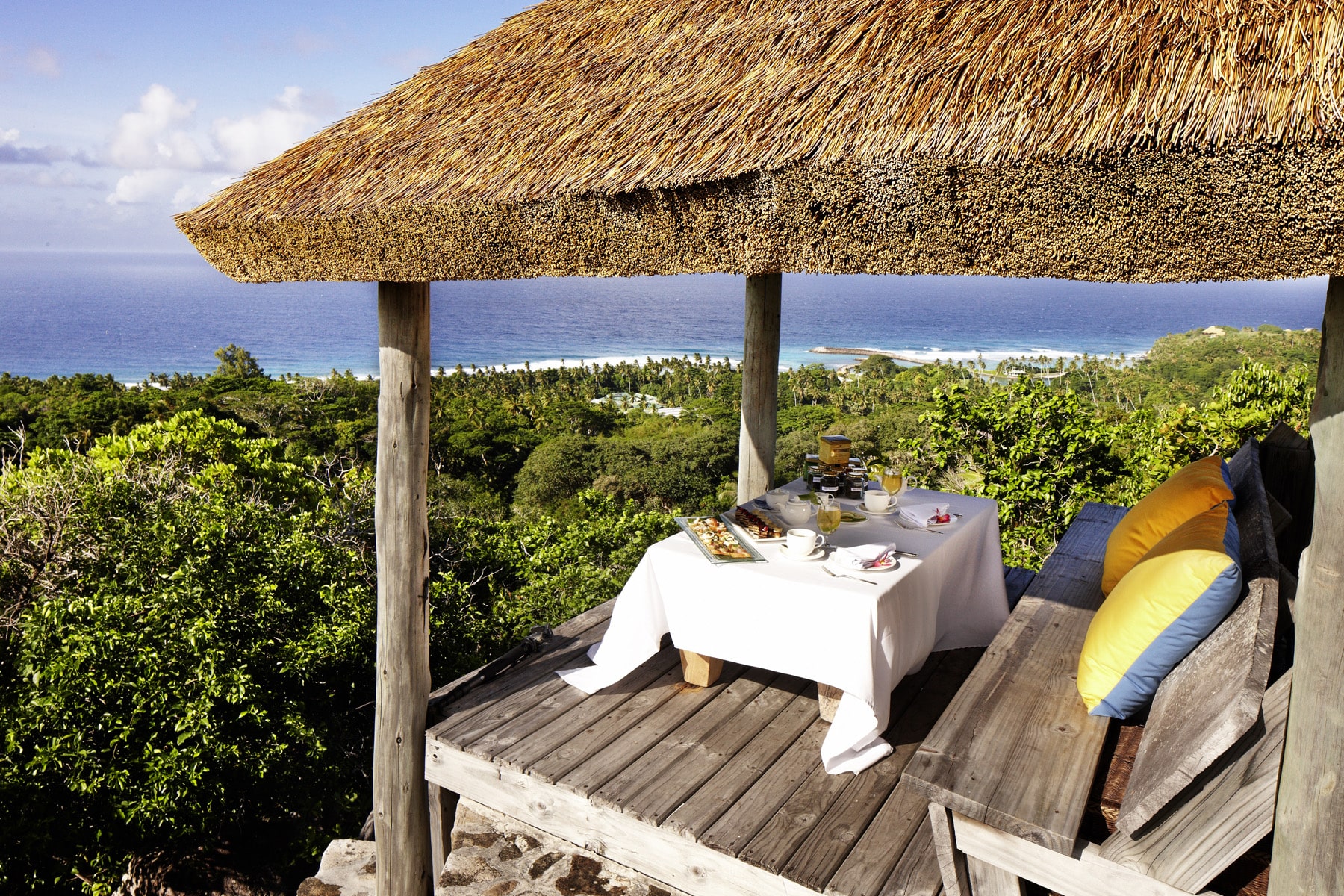table déjeuner vue océan jungle Fregate Island Seychelles