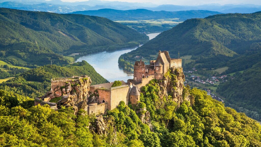 Beautiful,Landscape,With,Aggstein,Castle,Ruin,And,Danube,River,At
