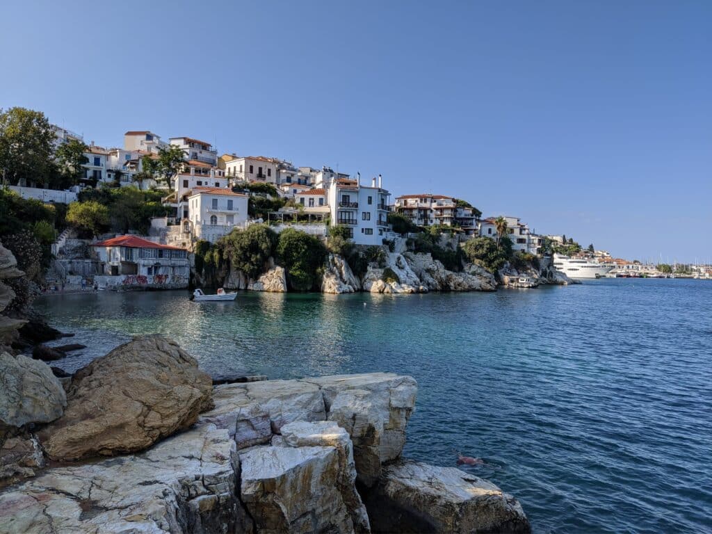 Village de Skiathos sur les îles Sporades en Grèce.