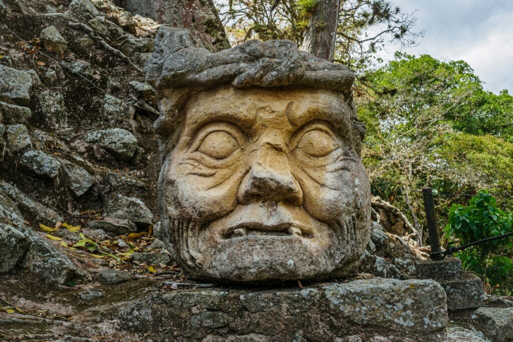 visage sculpture maya copan honduras
