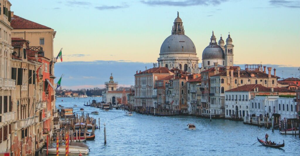 vue panoramique Venise coucher de soleil canal