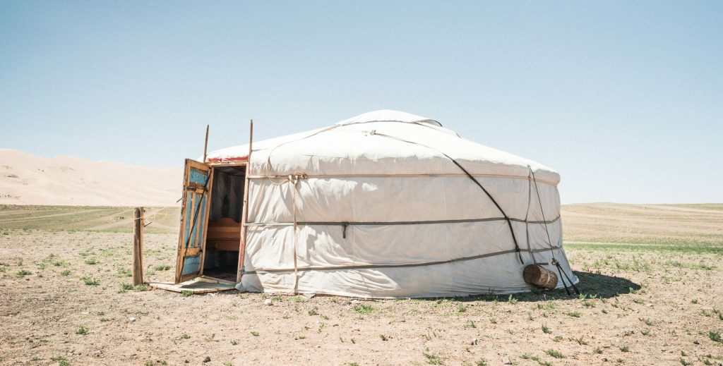 Yourte traditionnelle dans les steppes de Mongolie.