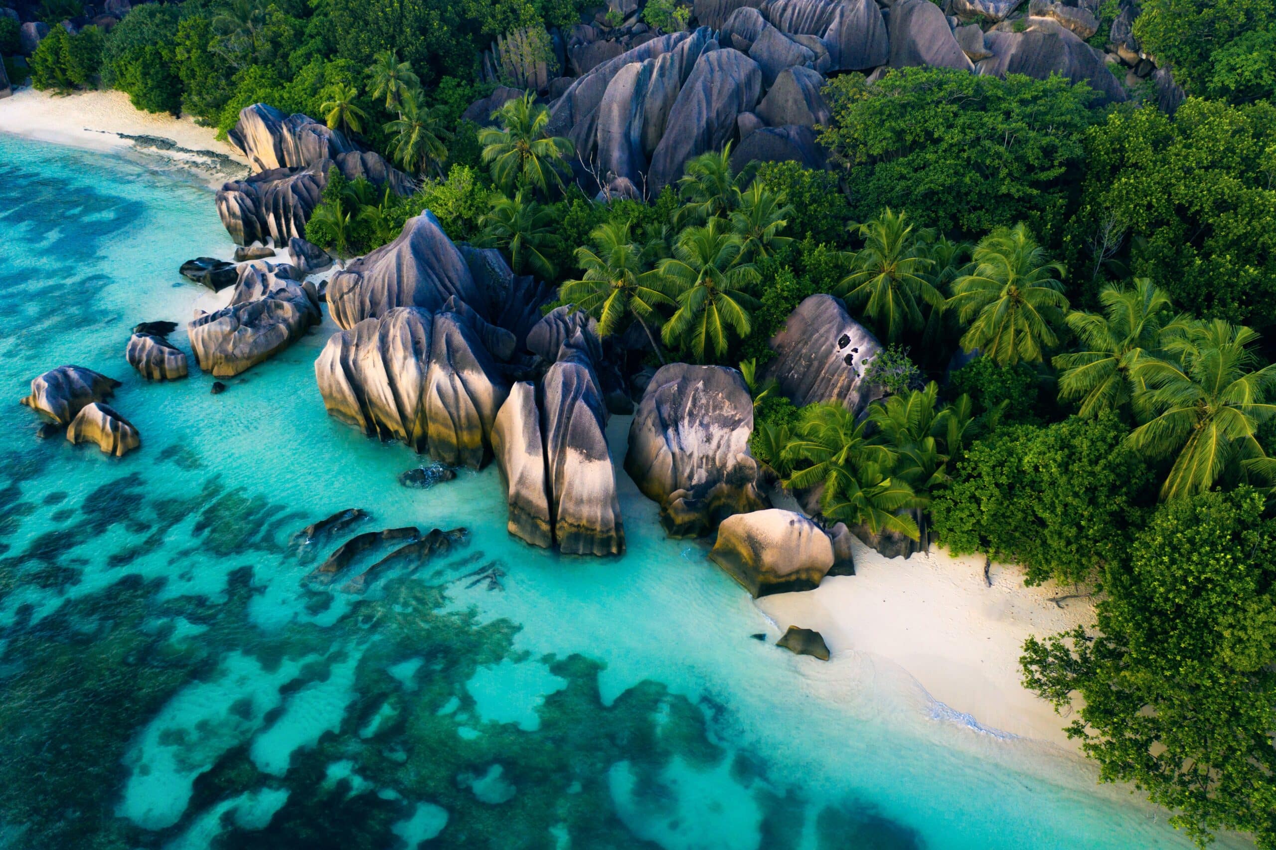 Amoureux de plage et d'escapade insulaire plage de la anse d'argent à la Digue aux Seychelles