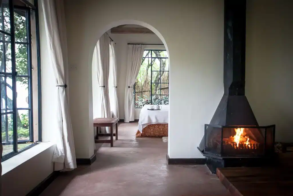 Clouds Mountain gorilla lodge ouganda cheminee