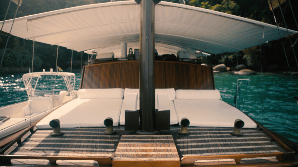 Croisière dans le jardin d’Eden brésilien Saco de Mamangua Brésil salon d'extterieur couvert