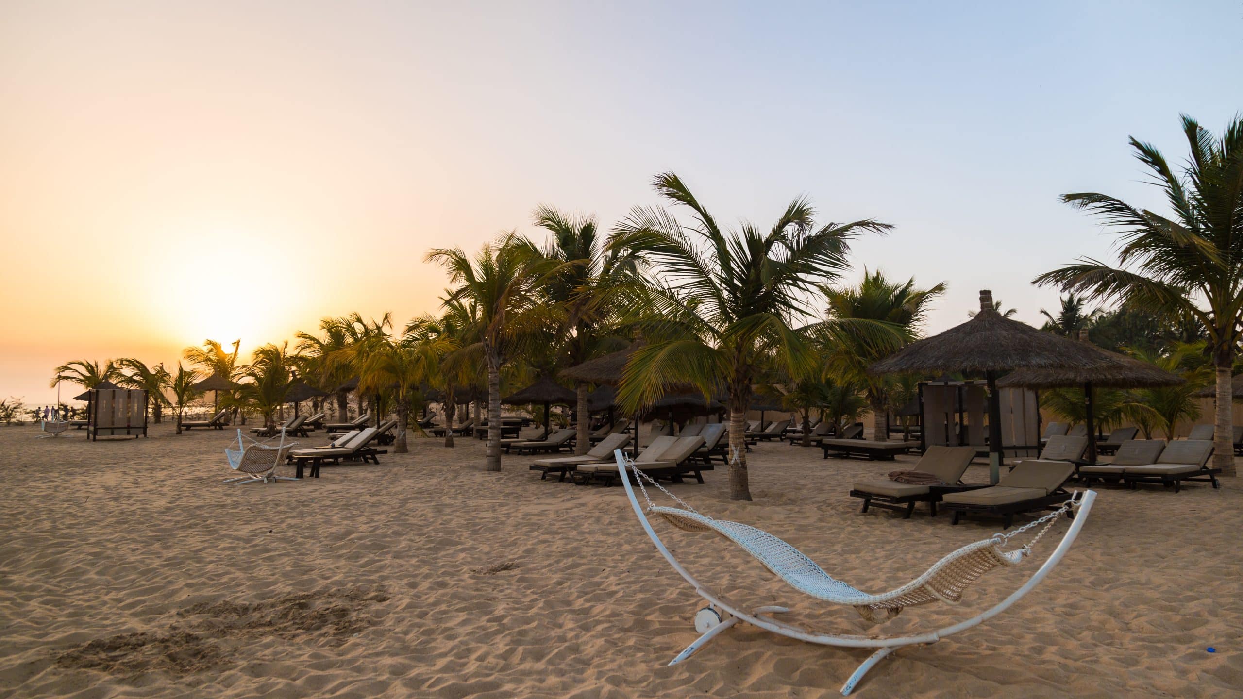 Le lamantin senegal plage coucher de soleil