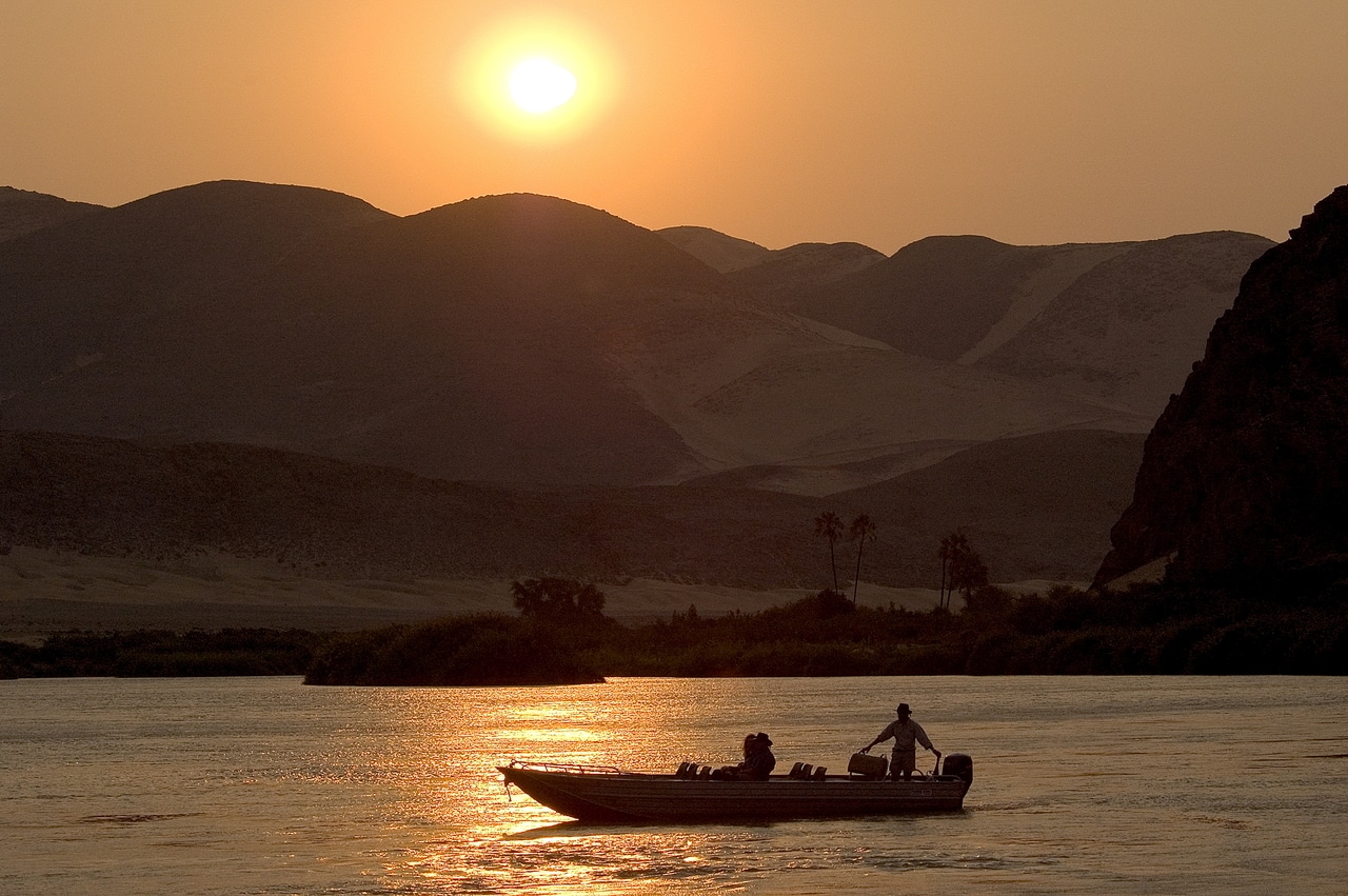 Serra cafema namibie coucher soleil barque