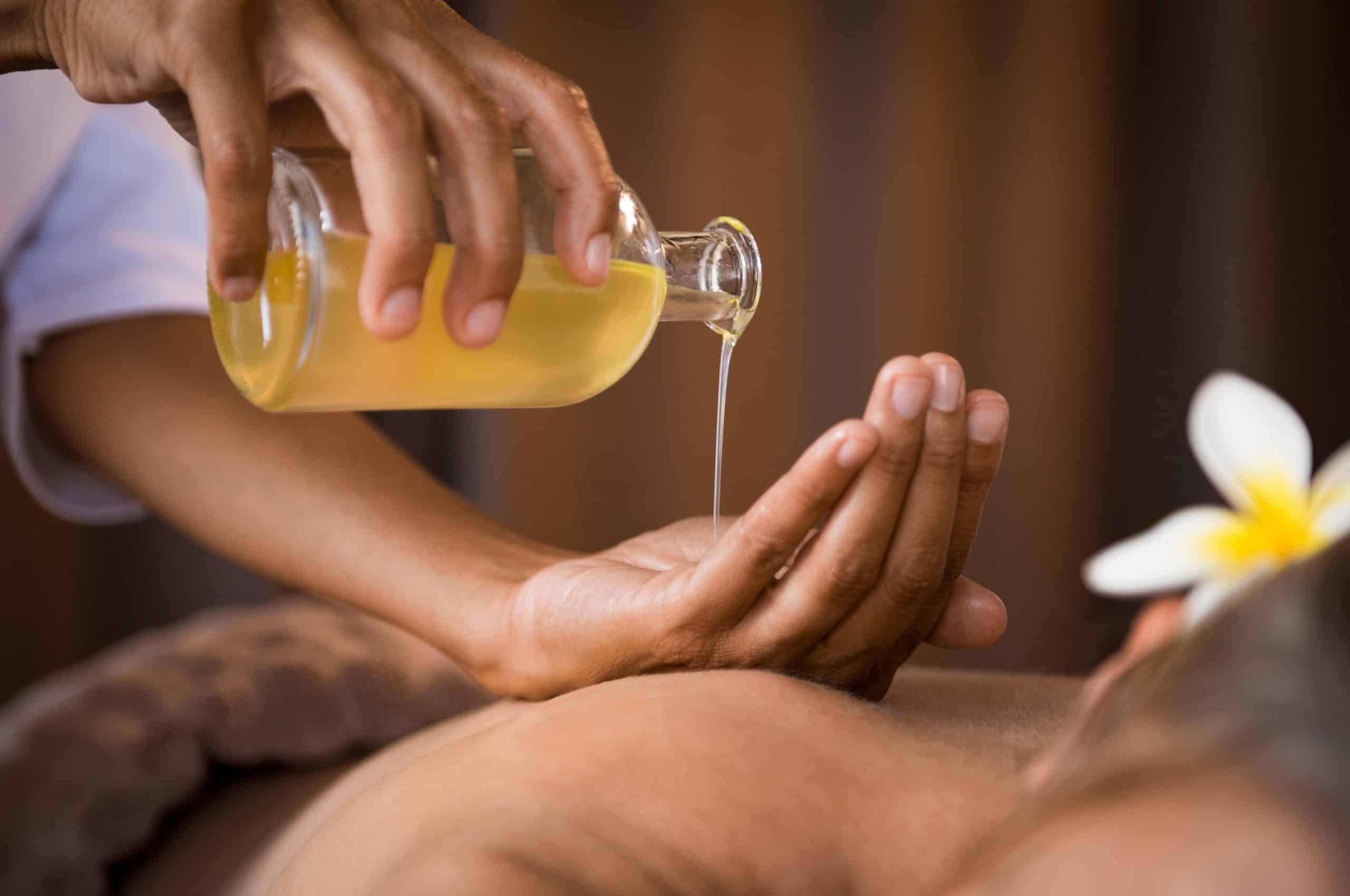 Closeup,Of,Masseur,Hands,Pouring,Aroma,Oil,On,Woman,Back.