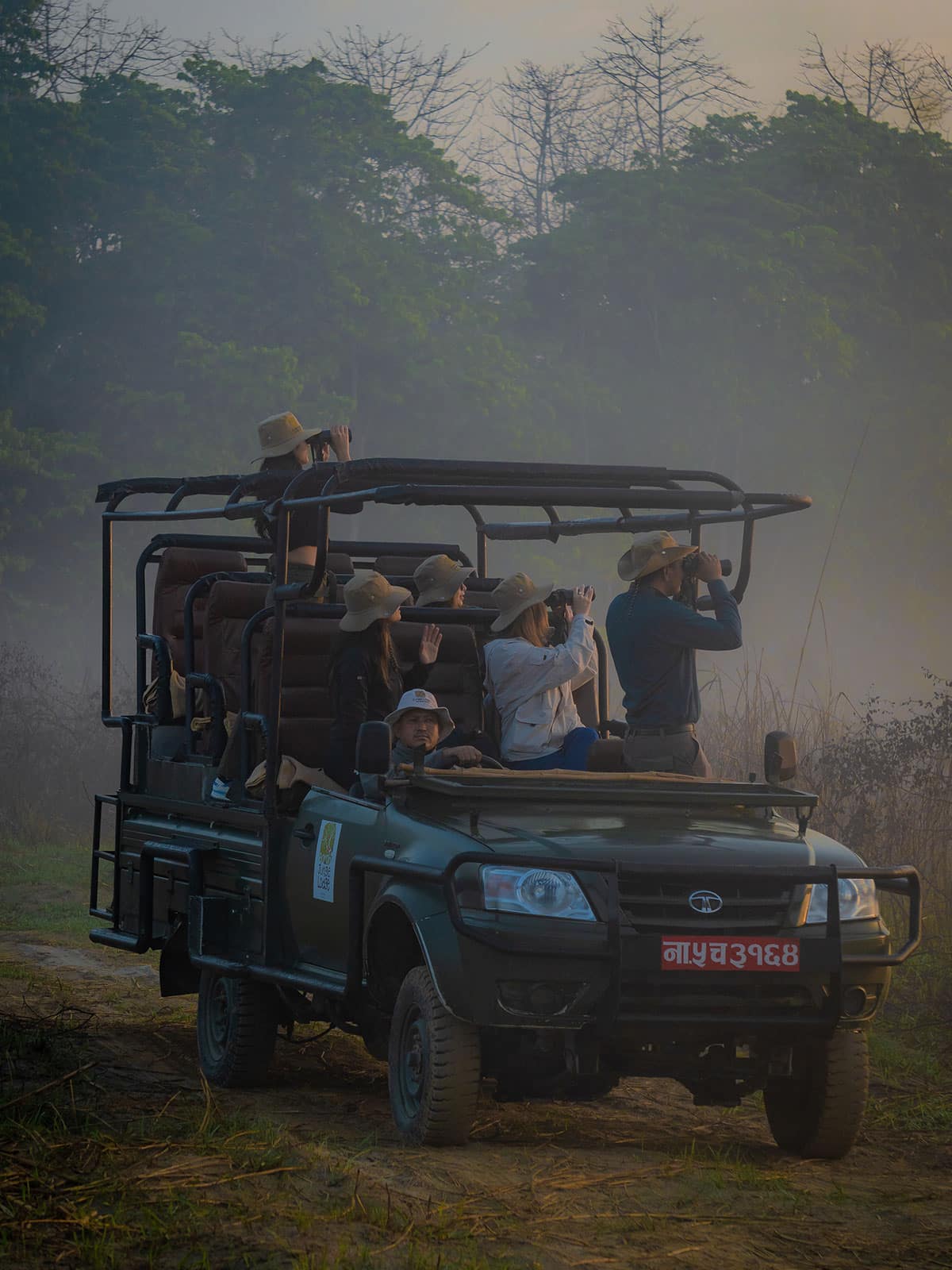 Bahari Jungle Lodge Nepal voiture