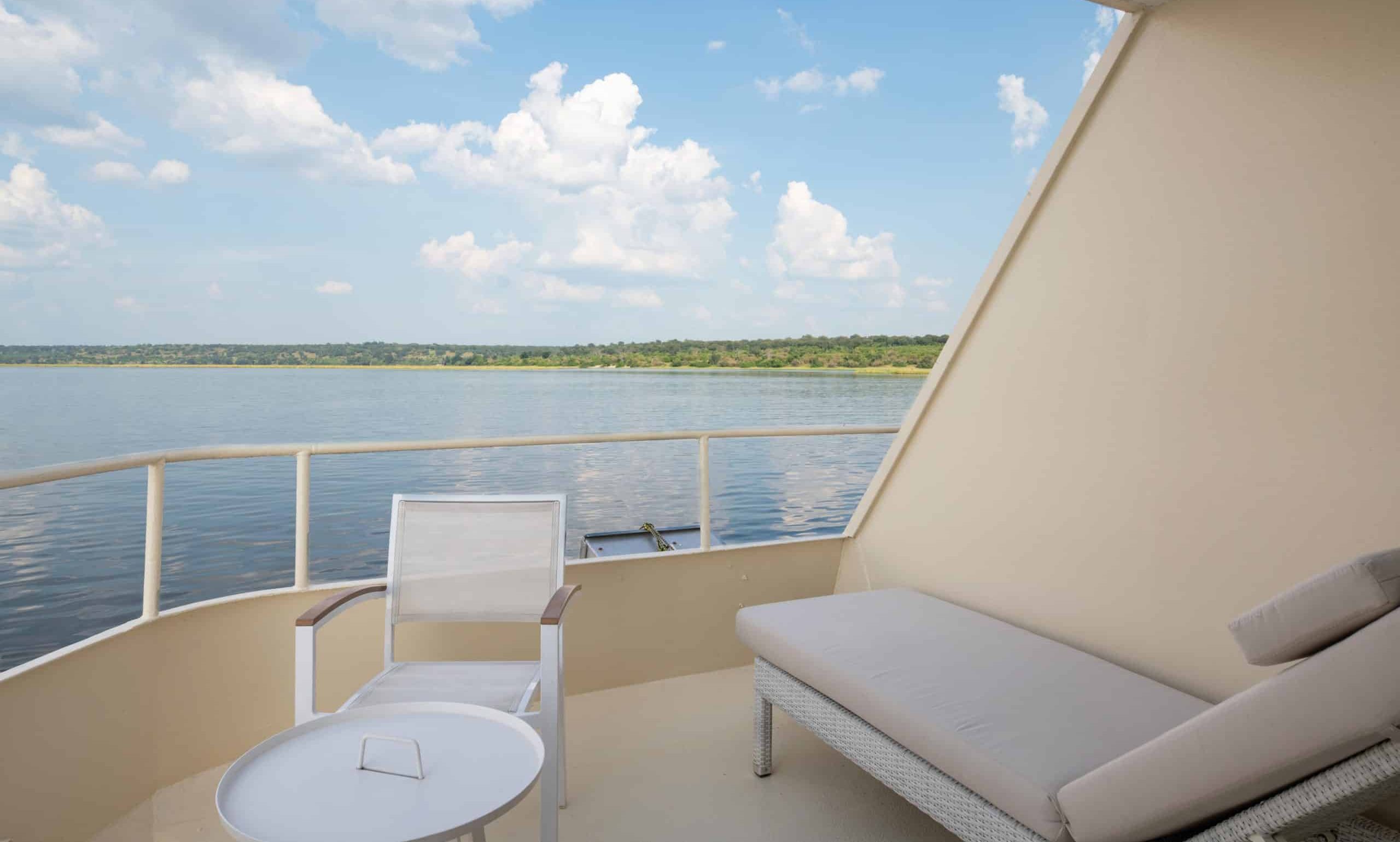 Balcon luxury suite Zambezi Queen by Mantis Botswana