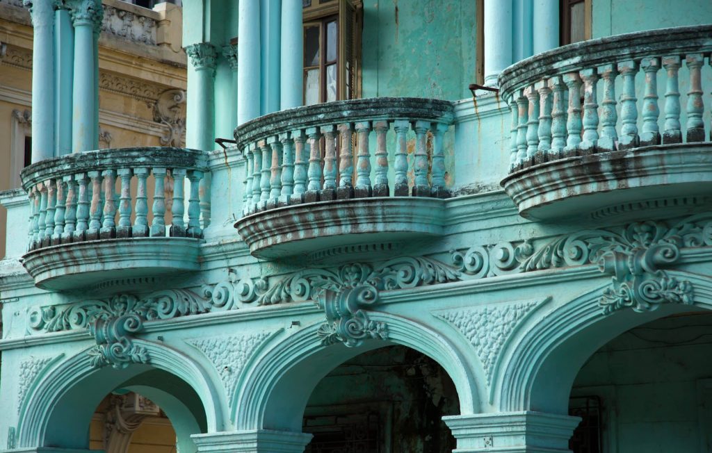 Neoclassical,Balcony,With,Column,In,Mint,Green,In,Old,Havana