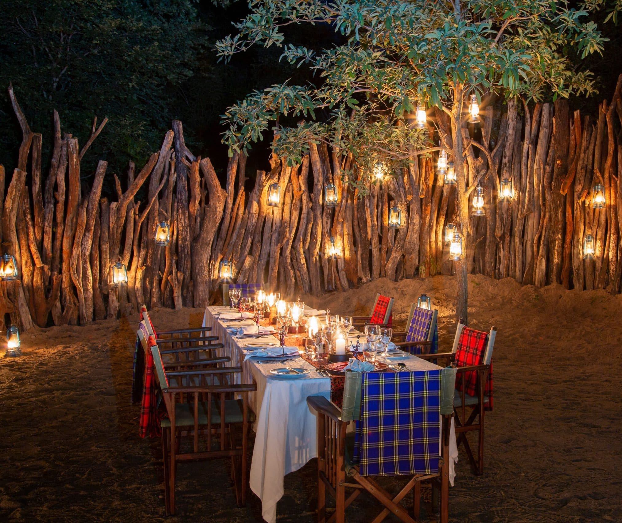 Beho Beho camp tanzanie dîner lampes