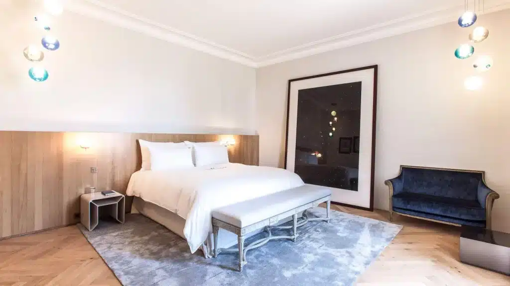 Domaine des etangs massignac France chambre lit