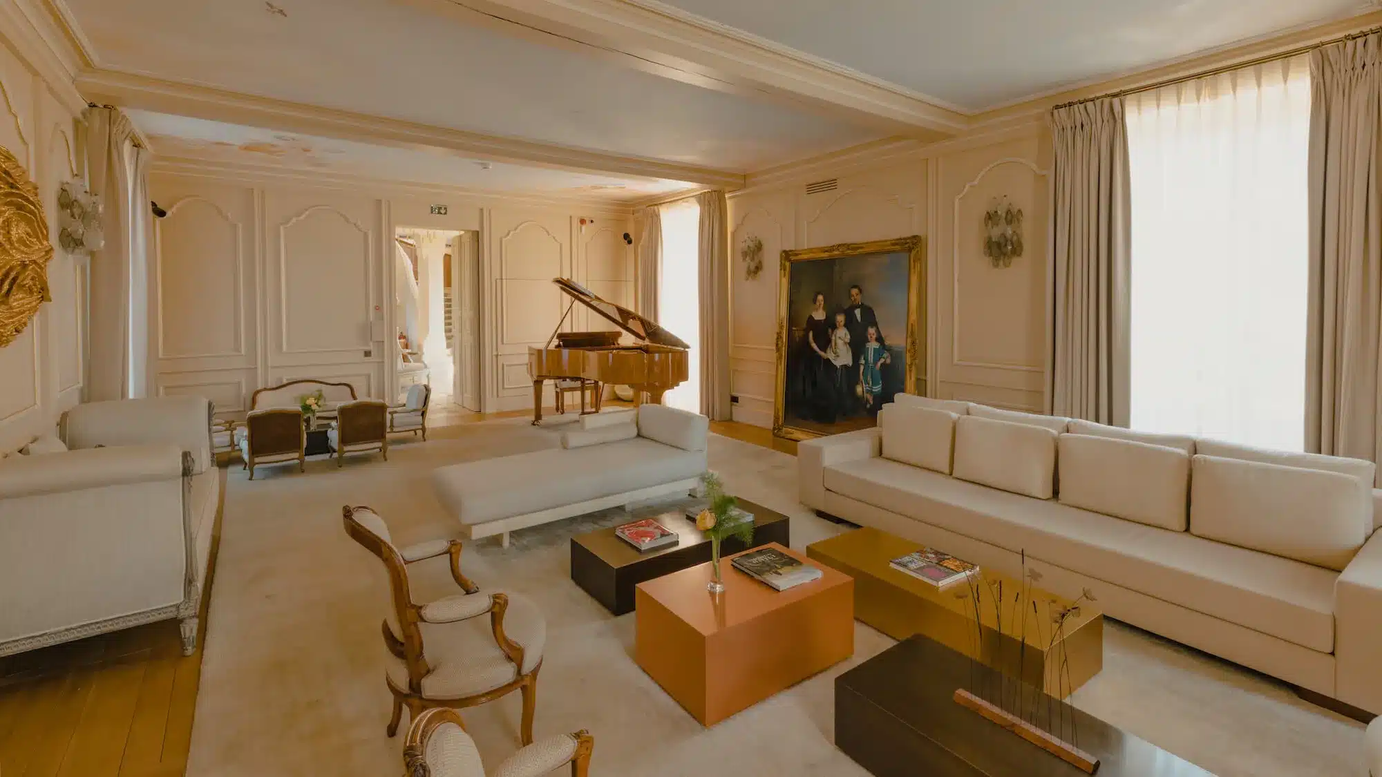 Domaine des etangs massignac France salon piano