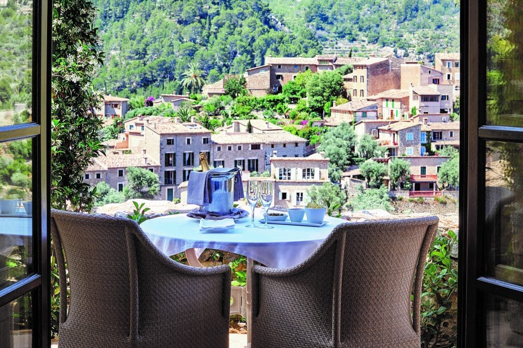 Échappée romantique à Majorque Valldemosa vue restaurant