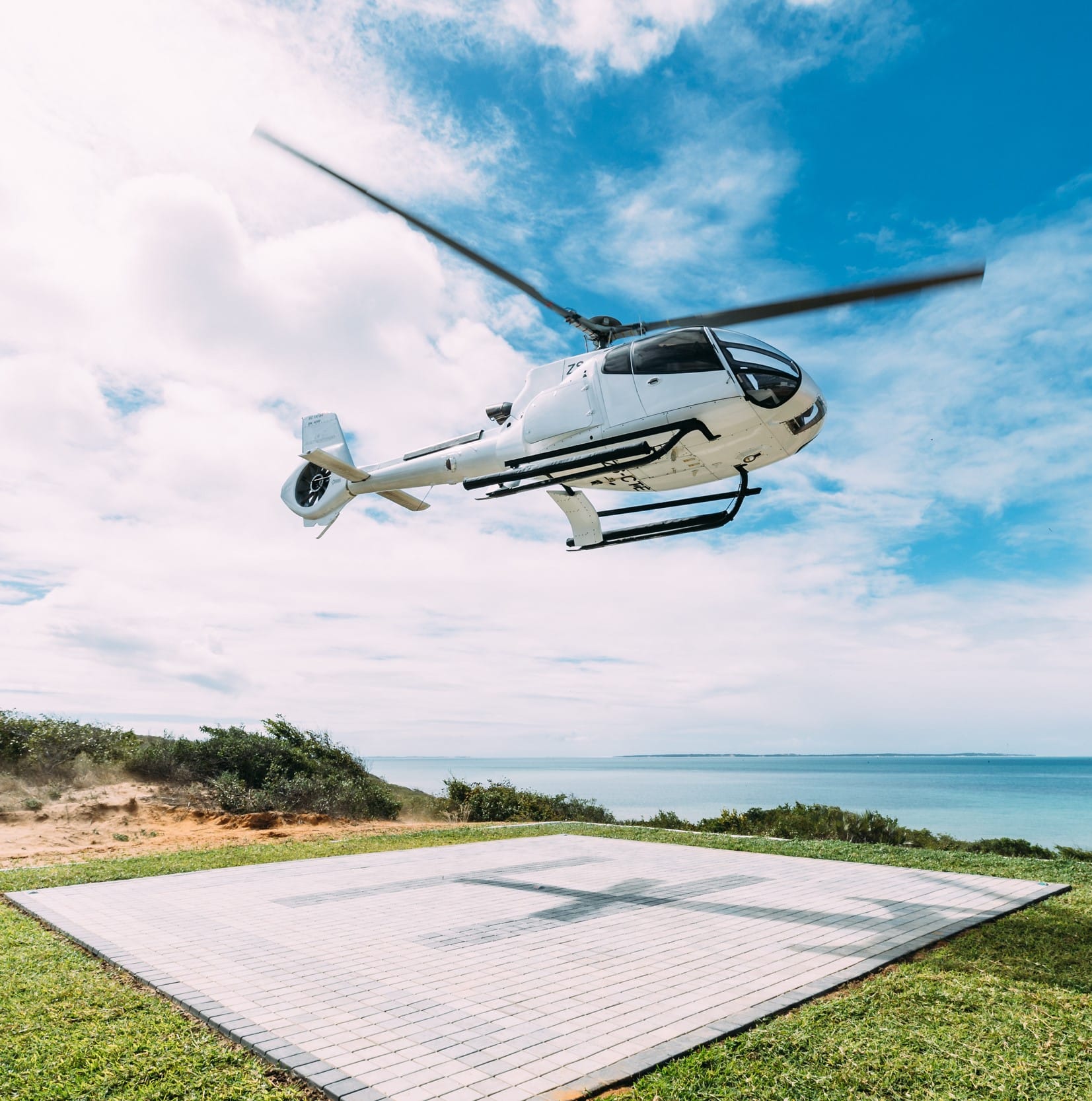 Hélicoptère plage Santorini Mozambique