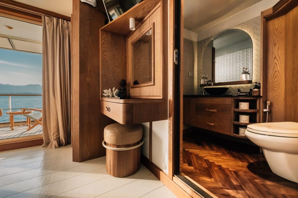 Kudanil Explorer Les îles oubliées de Raja Ampat Indonésie&Bali salle de bain
