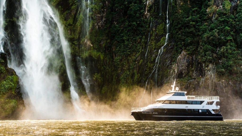 La Nouvelle Zélande au fil de l'eau paysage kayak Fiordland Jewel