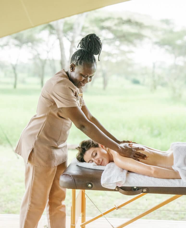 Roving Bushtops tanzanie massage