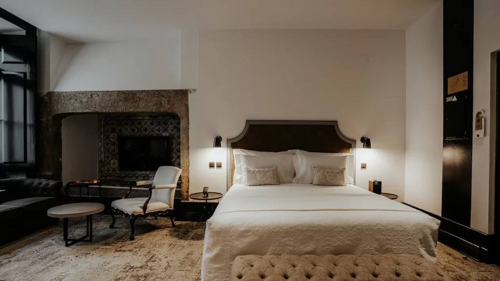 almalusa baixa chiado Portugal chambre lit