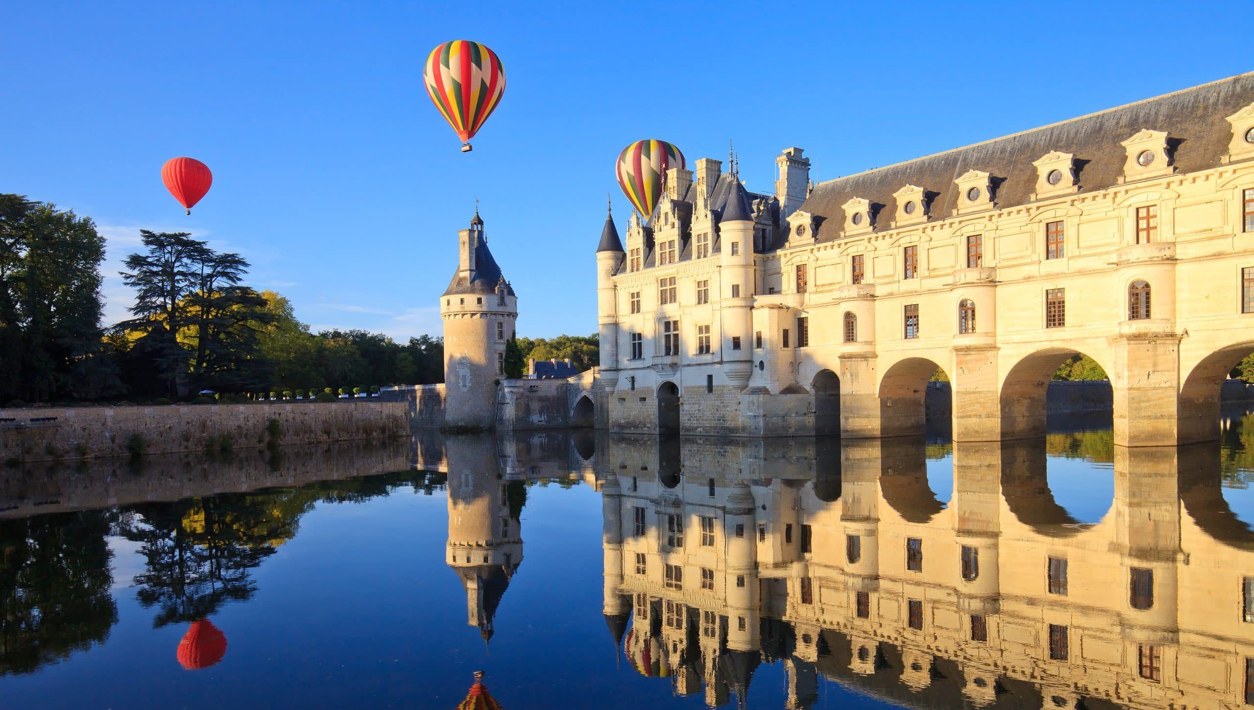 Vol au-dessus d’un nid de châteaux