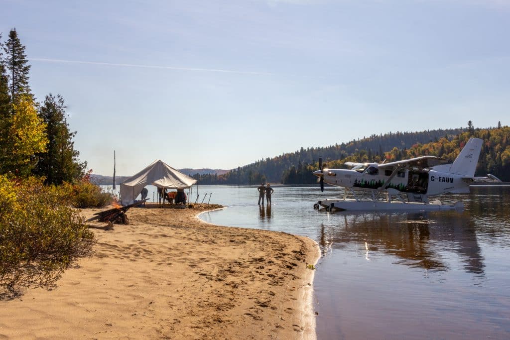 Envolée gastronomique dans l’Est canadien hydravion tente picnic nature Canada