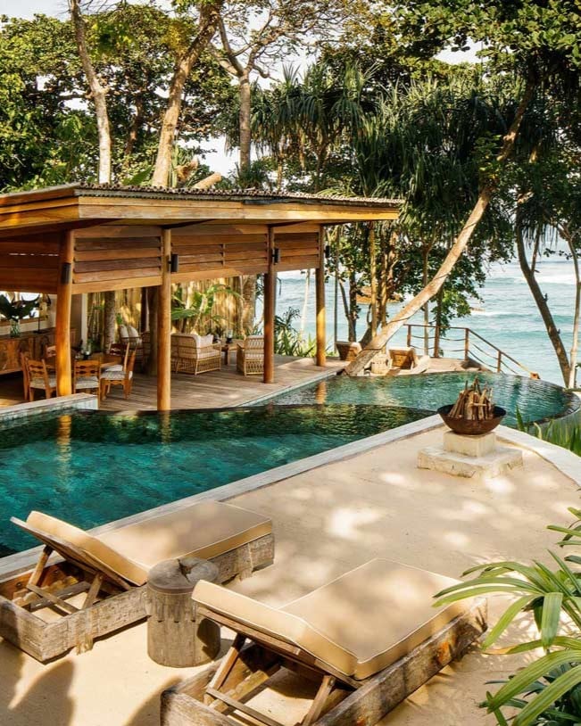 Nihi Sumba Indonésie et Bali espaces communs autours de la piscine