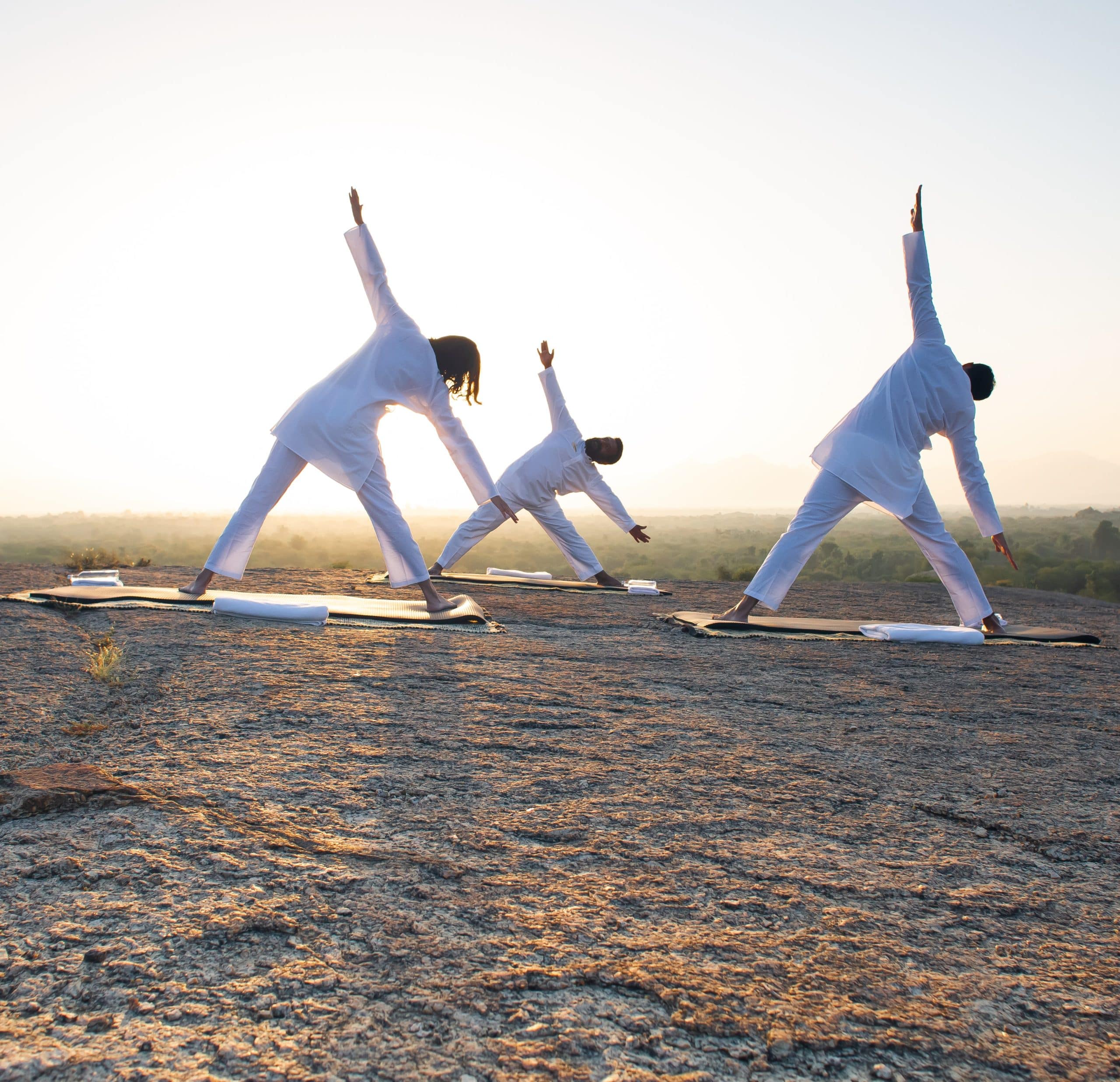 Yoga salutation au soleil Sujan Jawai Inde du Nord