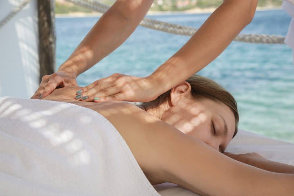 Woman,Having,Back,Massage,In,Spa,Tent,On,The,Beach.