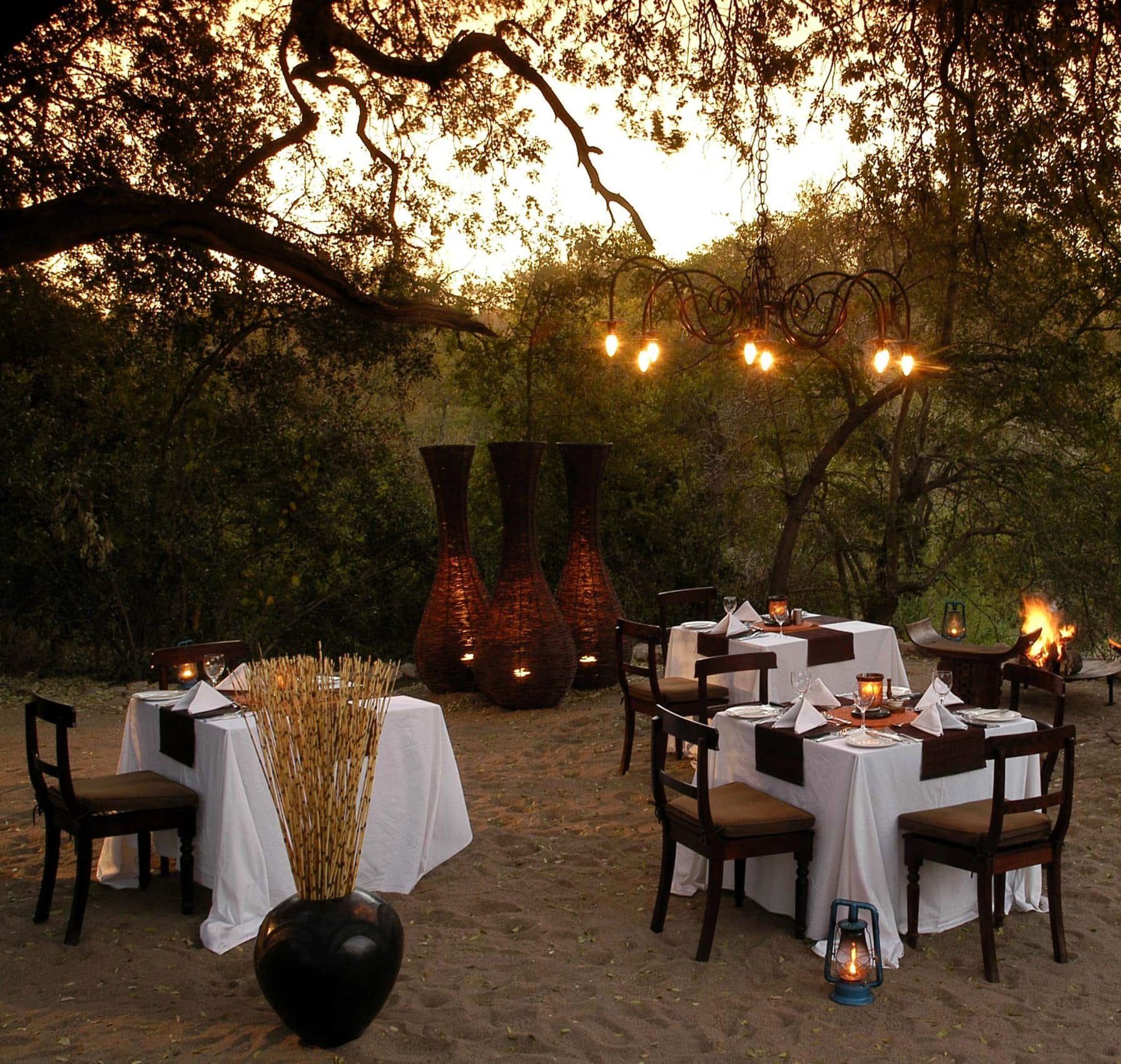 Sabi Sabi Little Bush Camp Afrique du Sud table restaurant extérieur