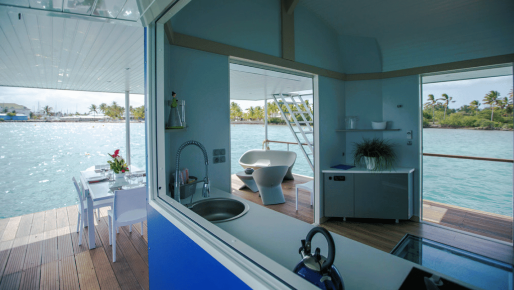 Aqua Lodge Saint Vincent Guadeloupe cuisine et terrasse