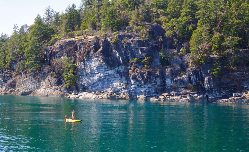 Activité paddle lors de sa croisière de luxe en Colombie Britannique au Canada
