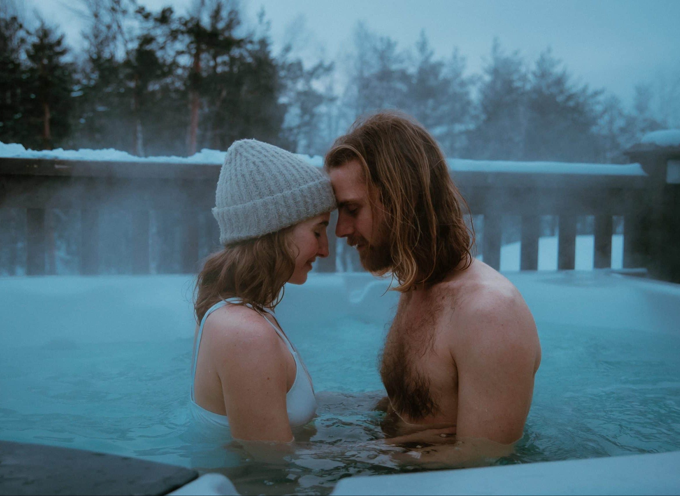 Artic Snow Hotel Finlande jacuzzi exterieur