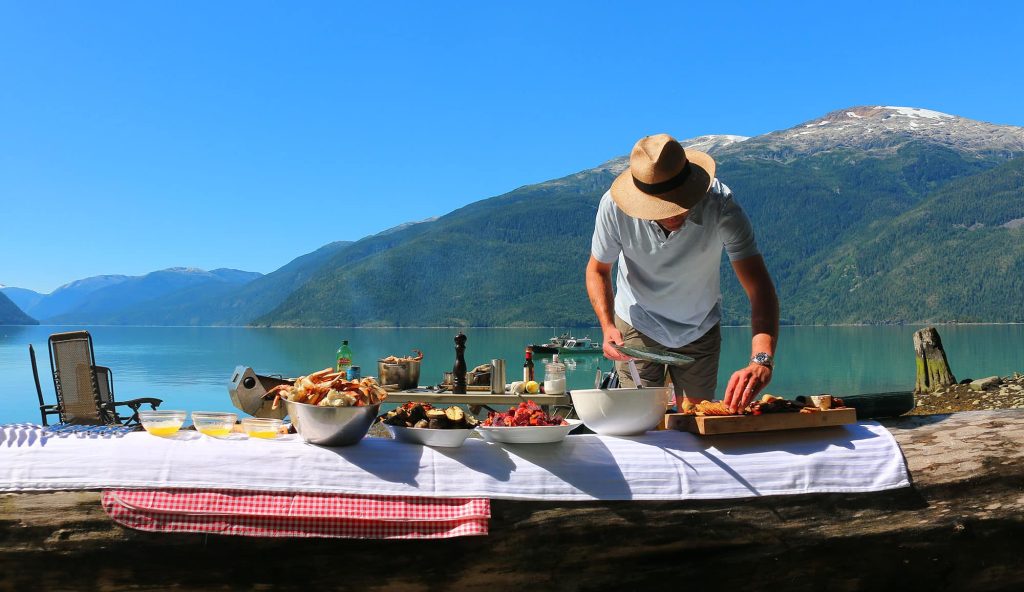 Pique nique au cours de sa croisière de luxe en Colombie Britannique Canada
