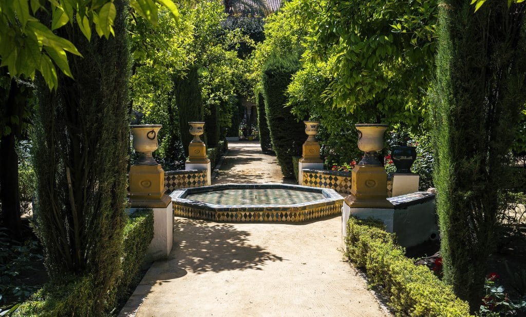 Au coeur de l'aristocratie espagne jardin et fontaine