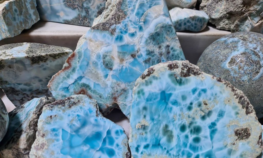 Blue,Larimar,Stones,From,Dominican,Republic,Selling,On,Tucson,Gem
