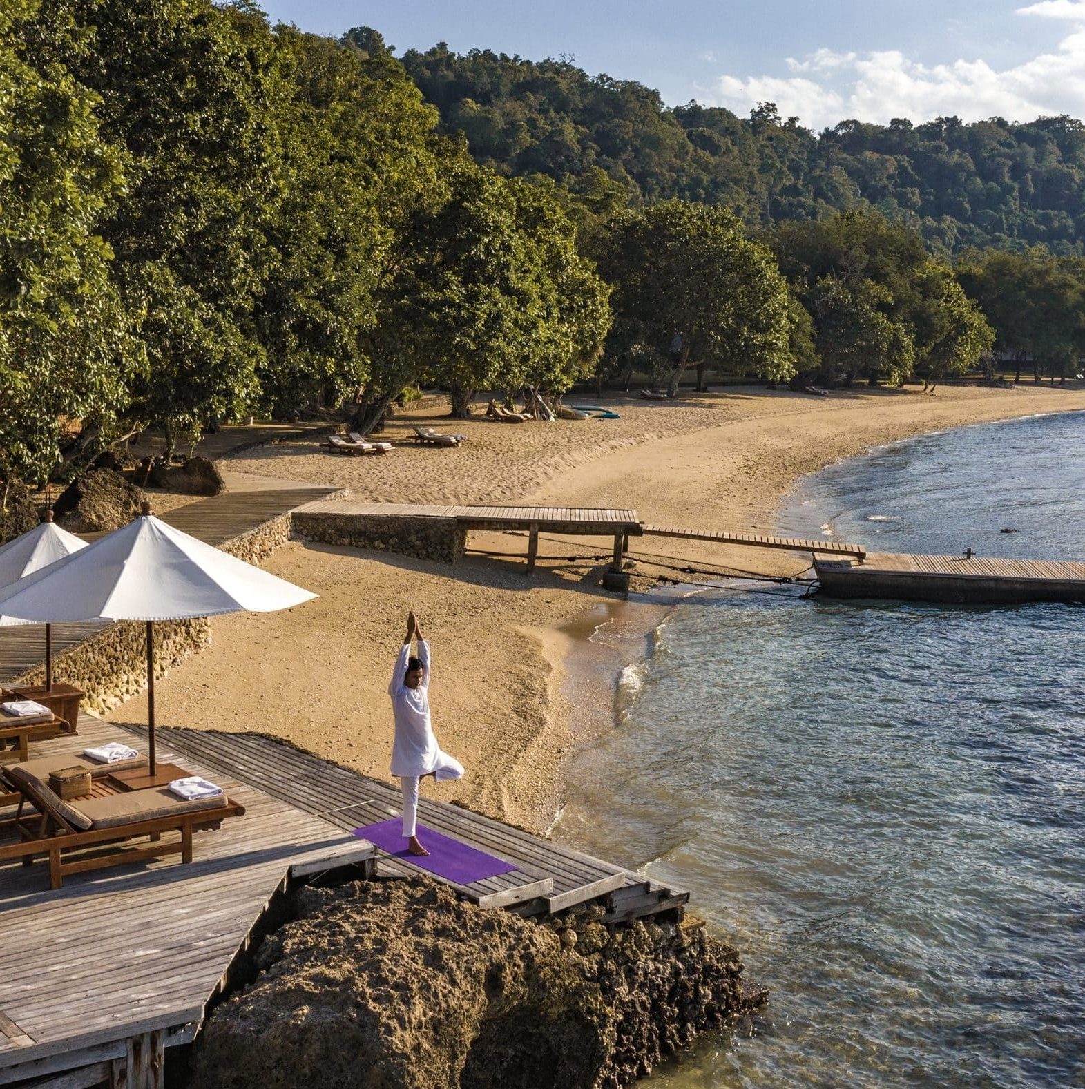 Amanwana Indonésie yoga sur la plage