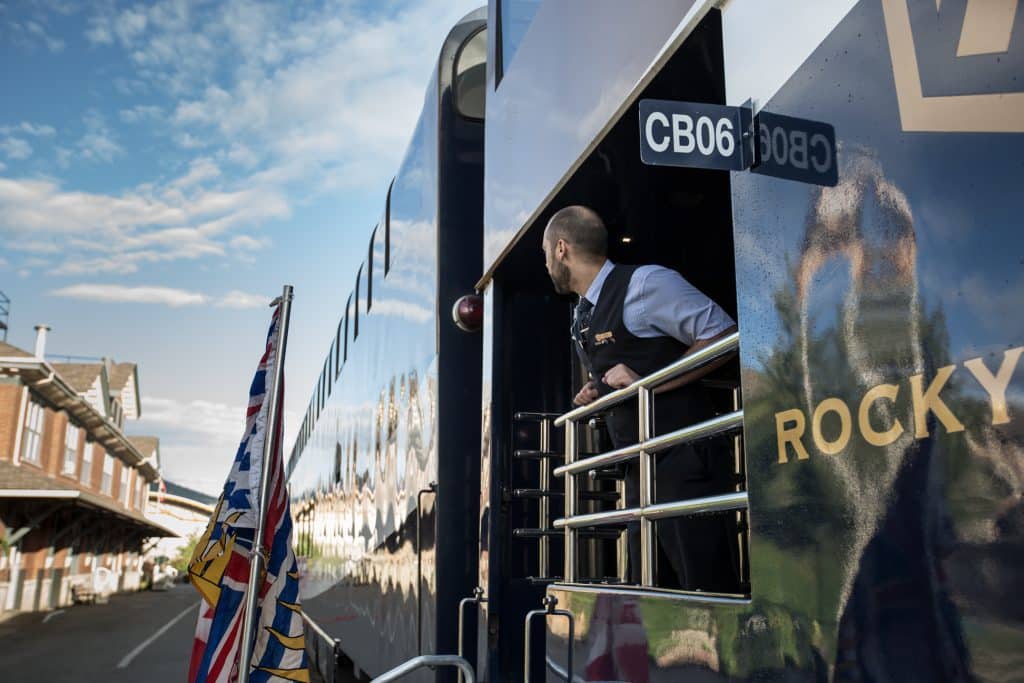 Canada Rocky Mountaineer quitter la gare