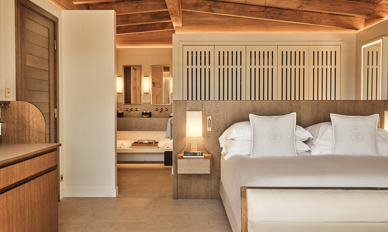 EPI Baie de Pampelonne France chambre et salle de bain