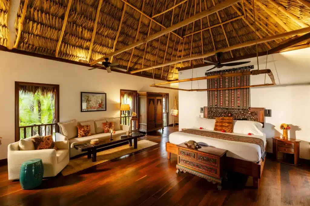 Belize Turtle Inn chambre suite toit chaume