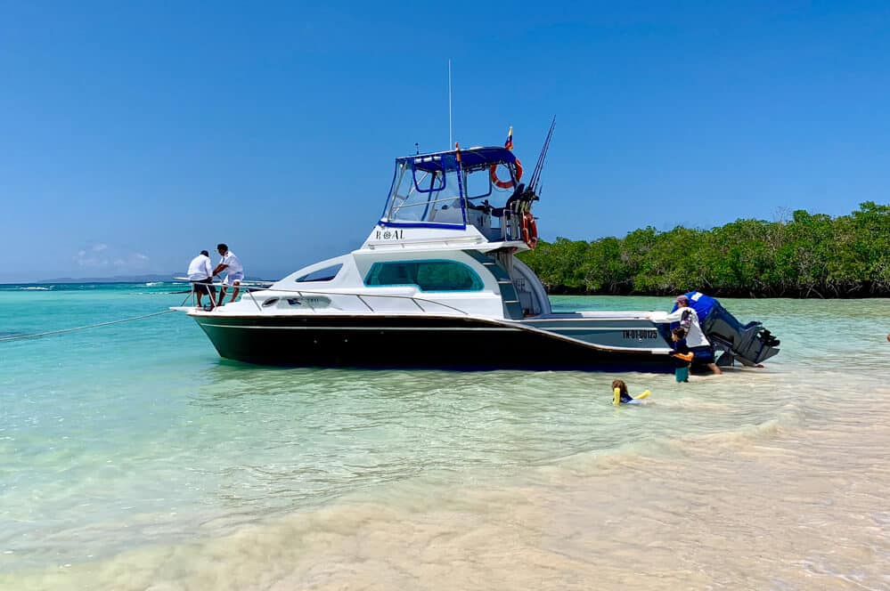 Equateur Galapagos Pikaia Lodge bateau excursion plage lagon