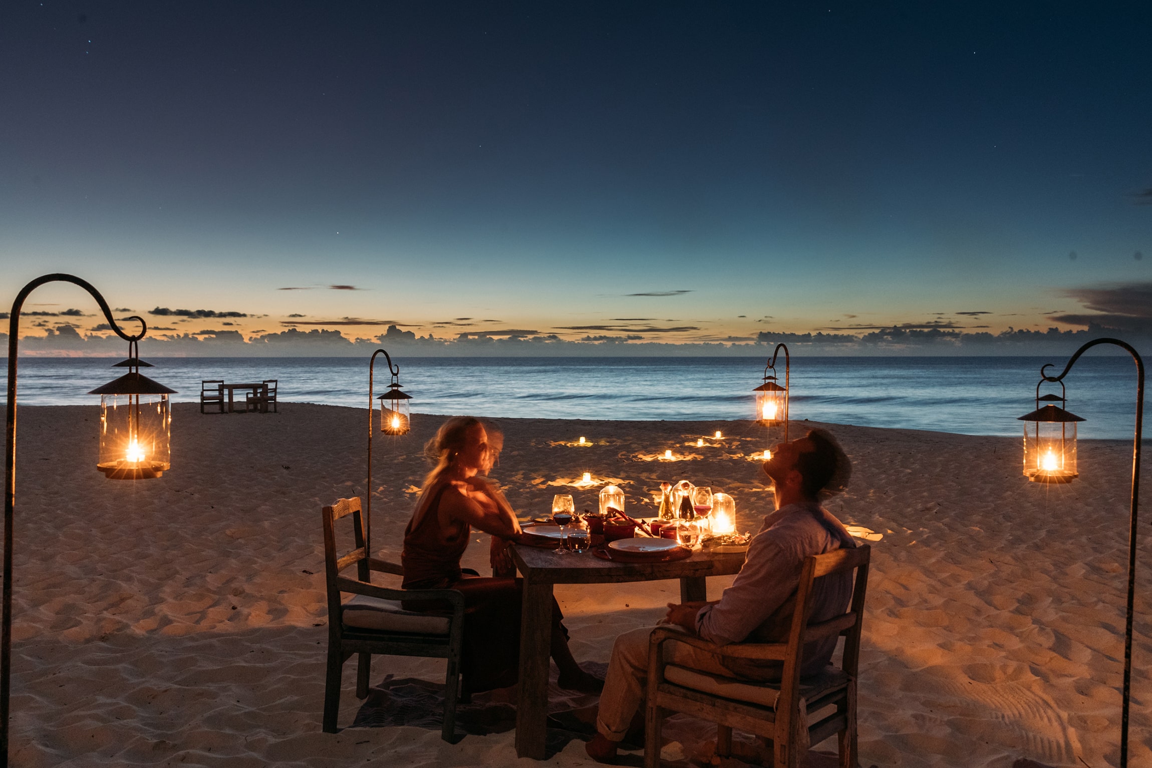 Seychelles North Island restaurant piazza coucher soleil