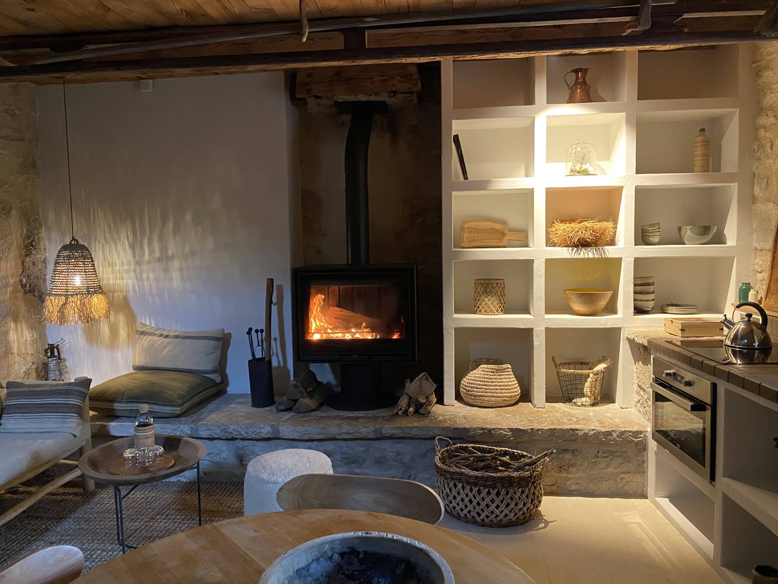 France Almieres Retreat cheminée