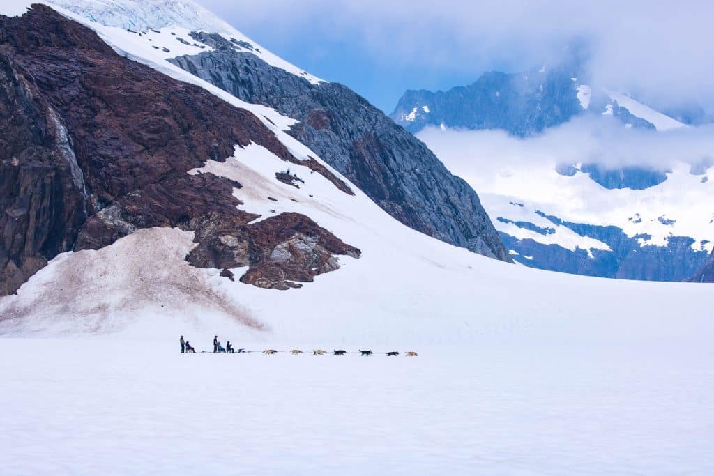 Alaska Hélicoptère & chiens de traîneau Punchbowl Glacier aterrissage sur le glacier attelage