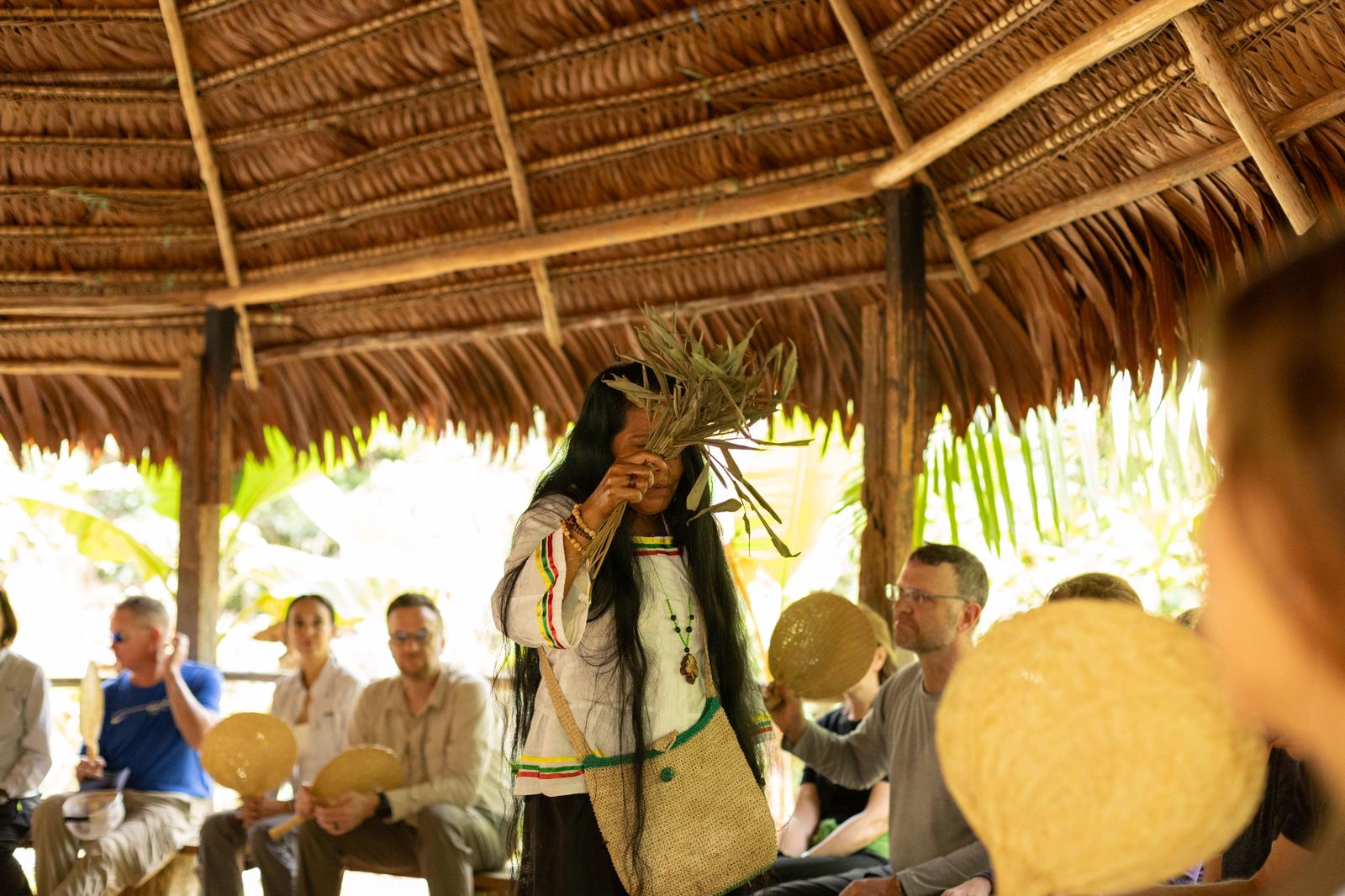 Delfin Amazon Cruises Pérou chaman