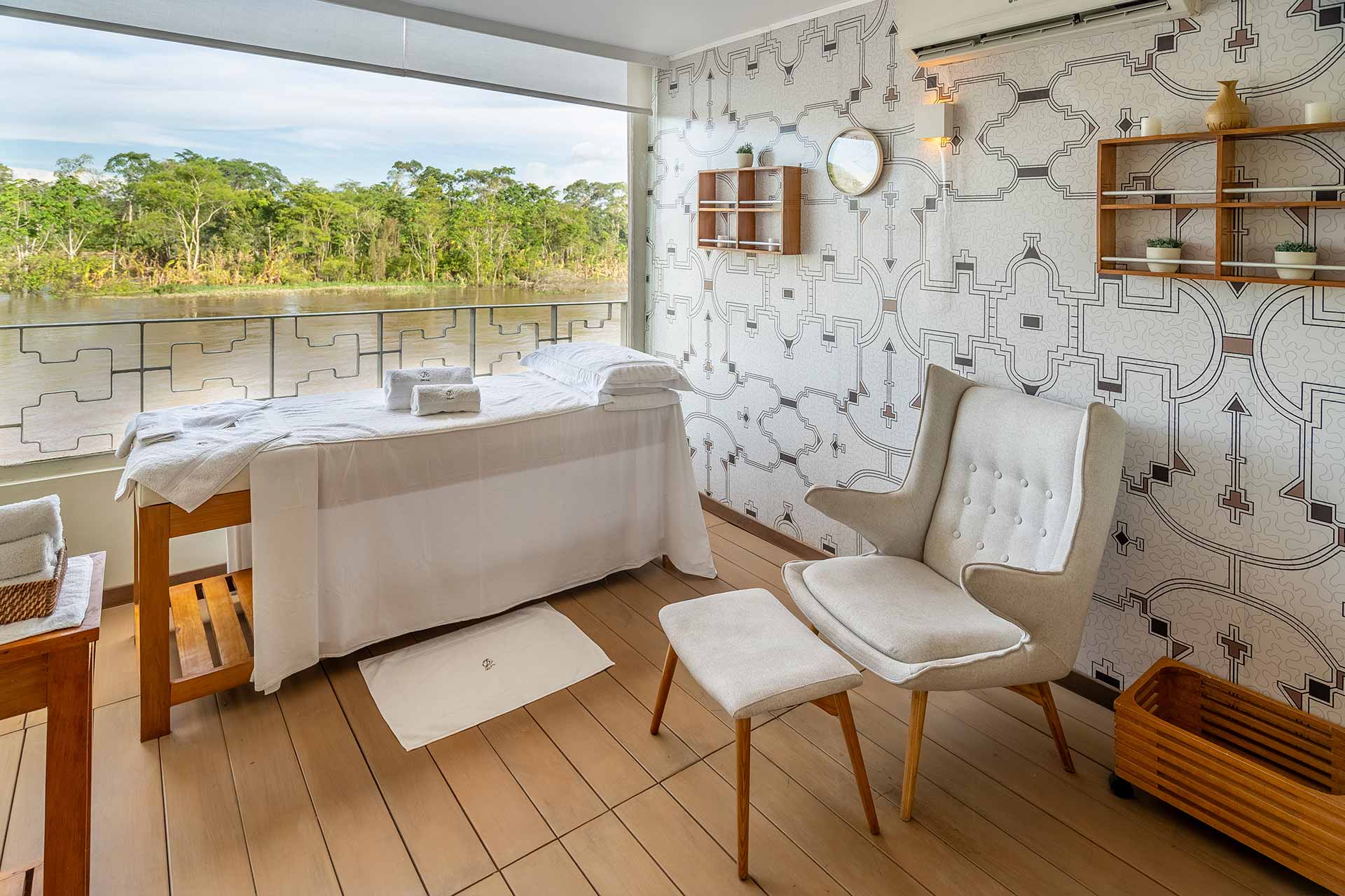 Delfin Amazon Cruises Pérou massage