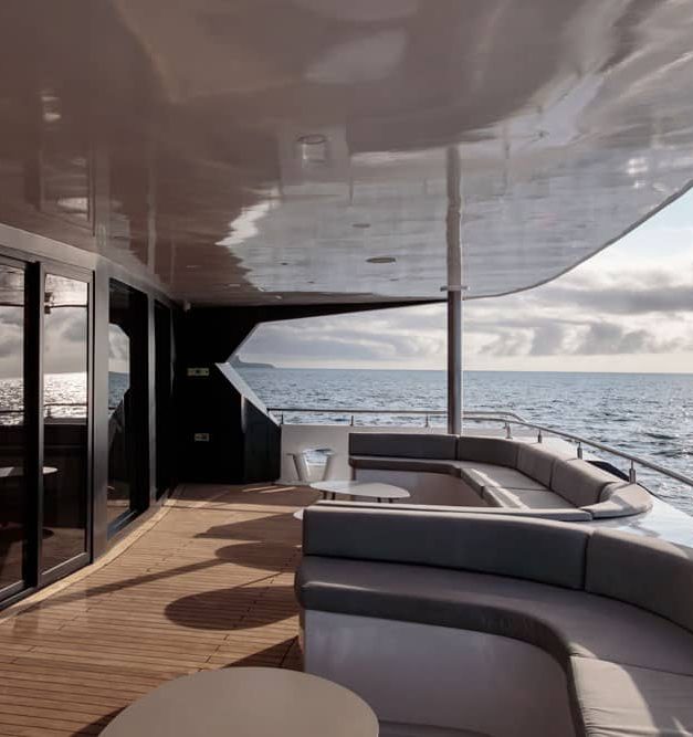 Equateur Galapagos  lounge Hermes Galapagos Mega Catamaran