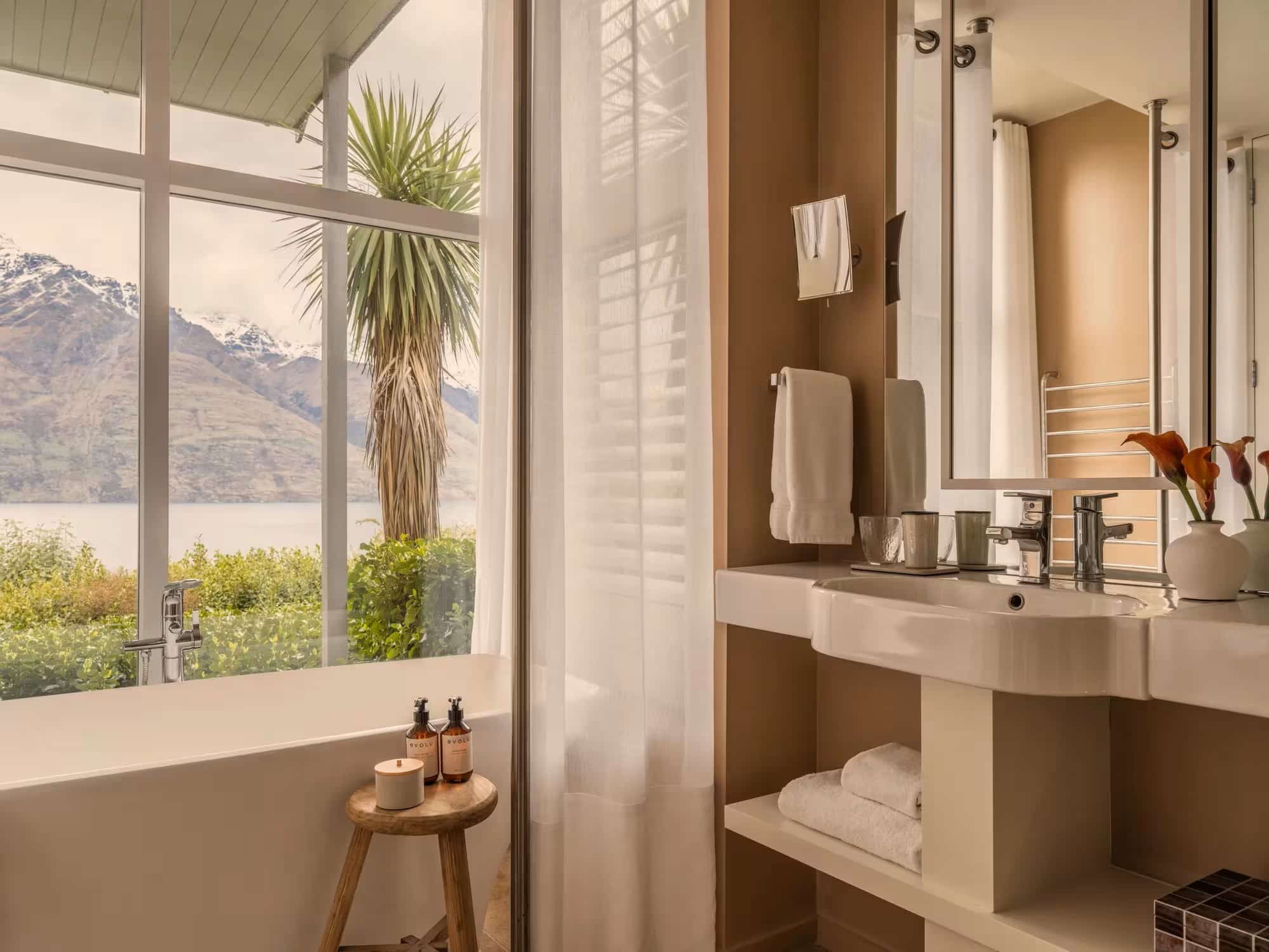 Nouvelle Zélande Rosewood Matakauri salle de bain vue lac