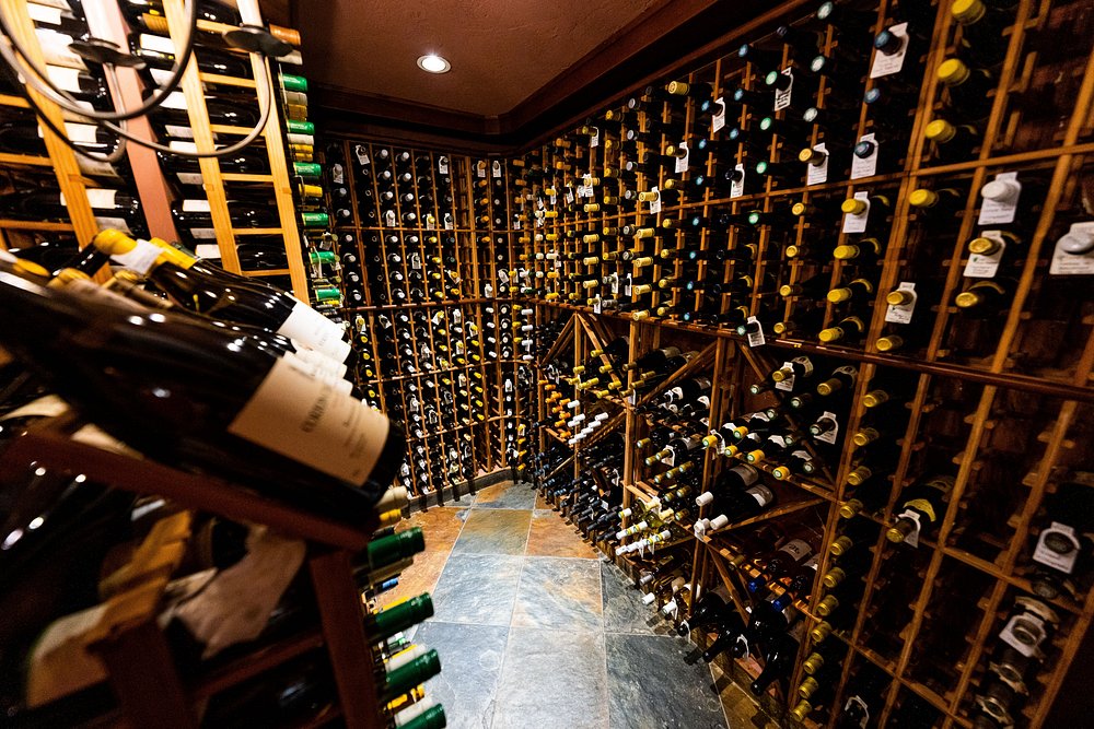 Canada Post Hotel & Spa cave