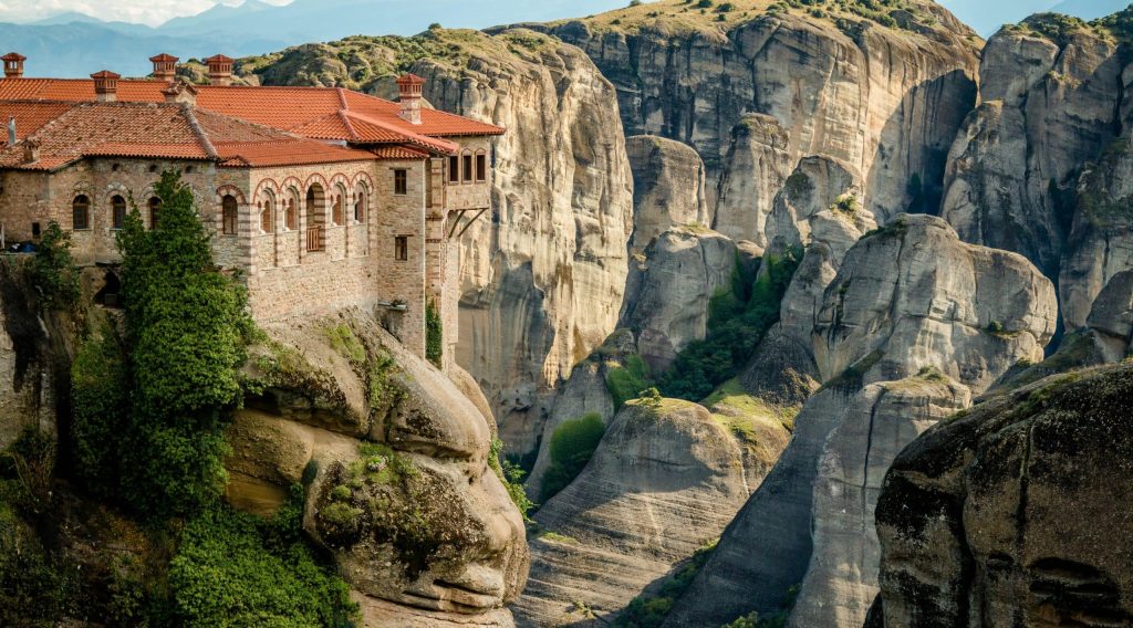 Visite des Météores en Grèce gros plan sur les façades